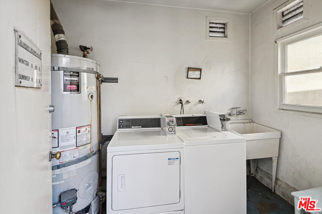 815 Pacific Avenue, Unit 9 Long Beach, CA 90813 - Photo 24 of 25 a utility room with dryer and washer