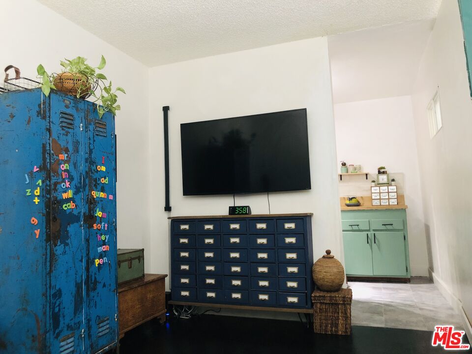 815 Pacific Avenue, Unit 9 Long Beach, CA 90813 - Photo 6 of 25 a living room with furniture and a flat screen tv