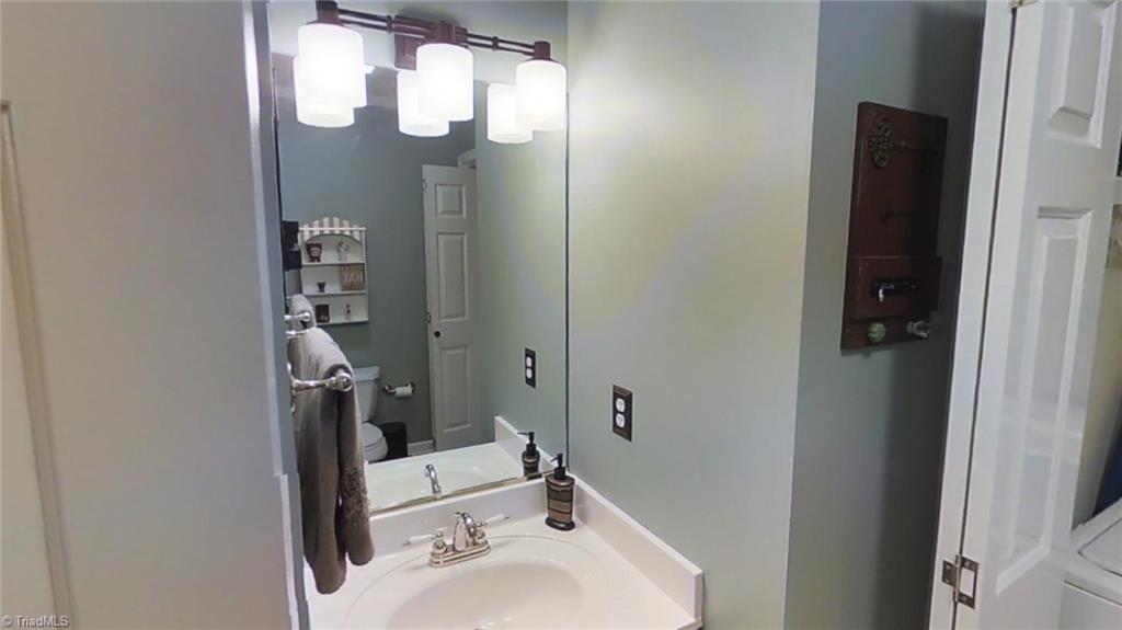 5544 Folkstone Road Pfafftown, NC 27040 - Photo 13 of 29 Gallery Image 13