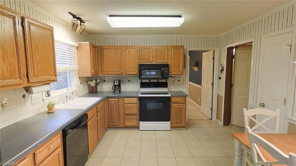 5544 Folkstone Road Pfafftown, NC 27040 - Photo 9 of 29 Gallery Image 9