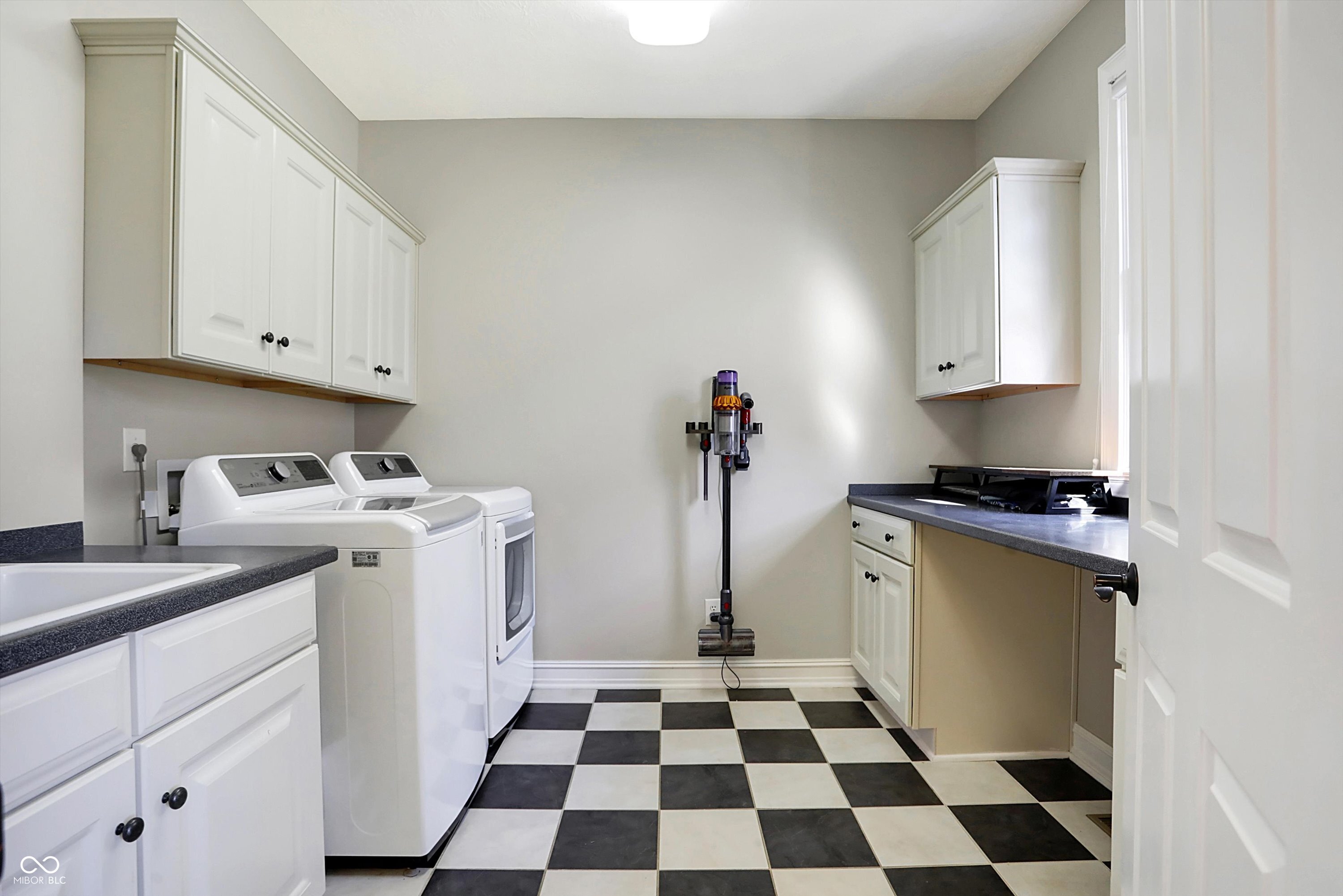 2022 Finchley Road Carmel, IN 46032 - Photo 21 of 68 Gallery Image 21