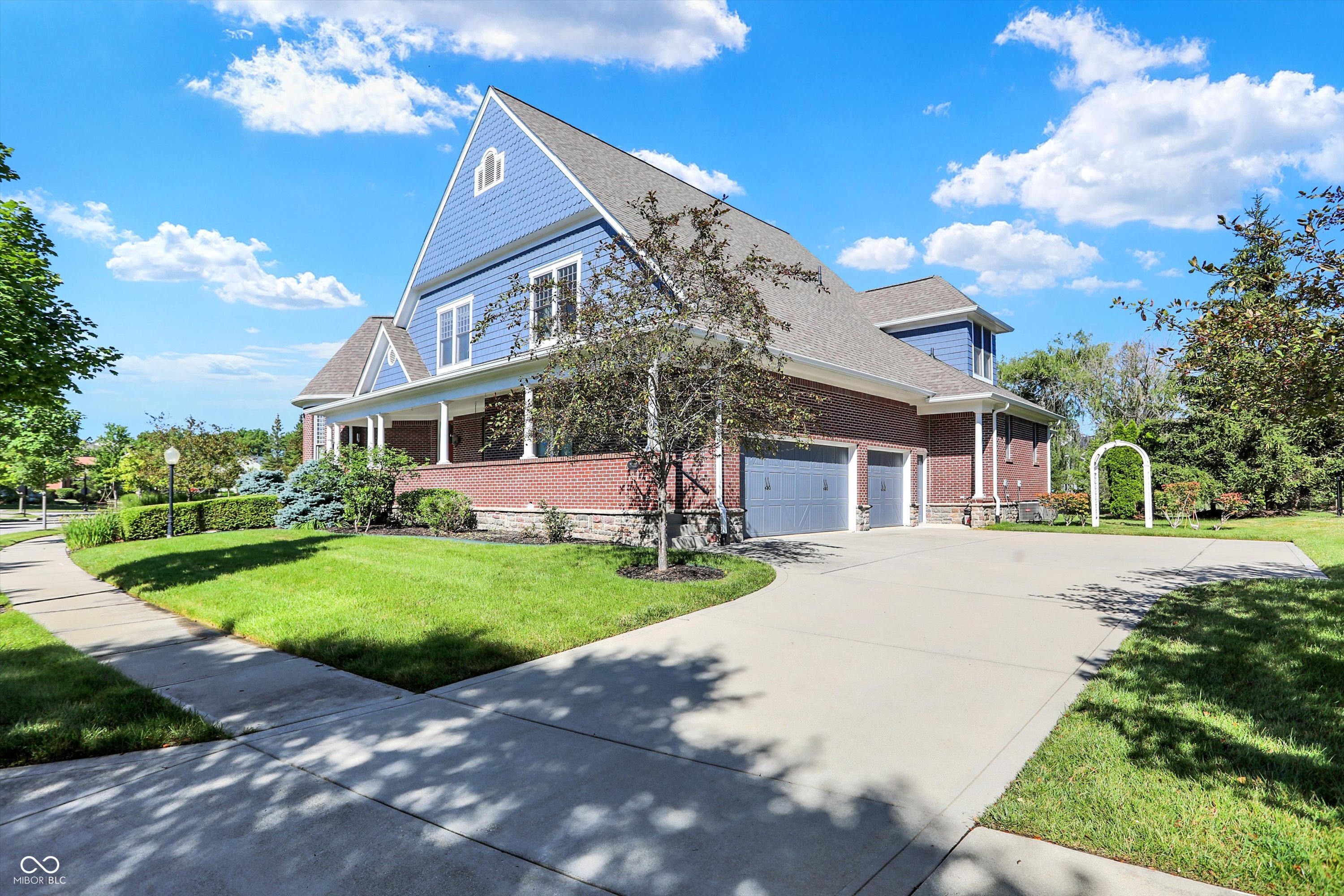 2022 Finchley Road Carmel, IN 46032 - Photo 3 of 68 Gallery Image 3