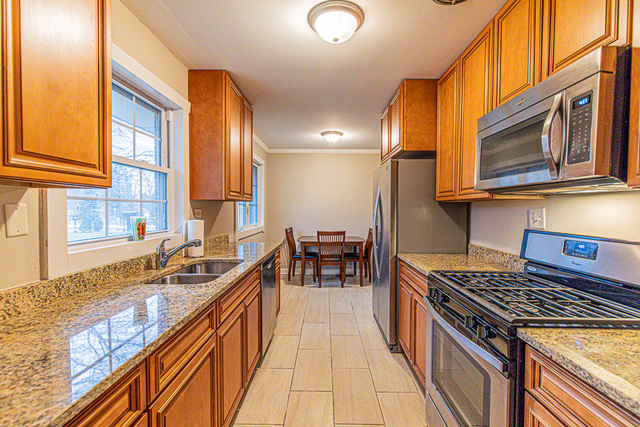 146 South Quentin Road Palatine, IL 60067 - Photo 3 of 15
