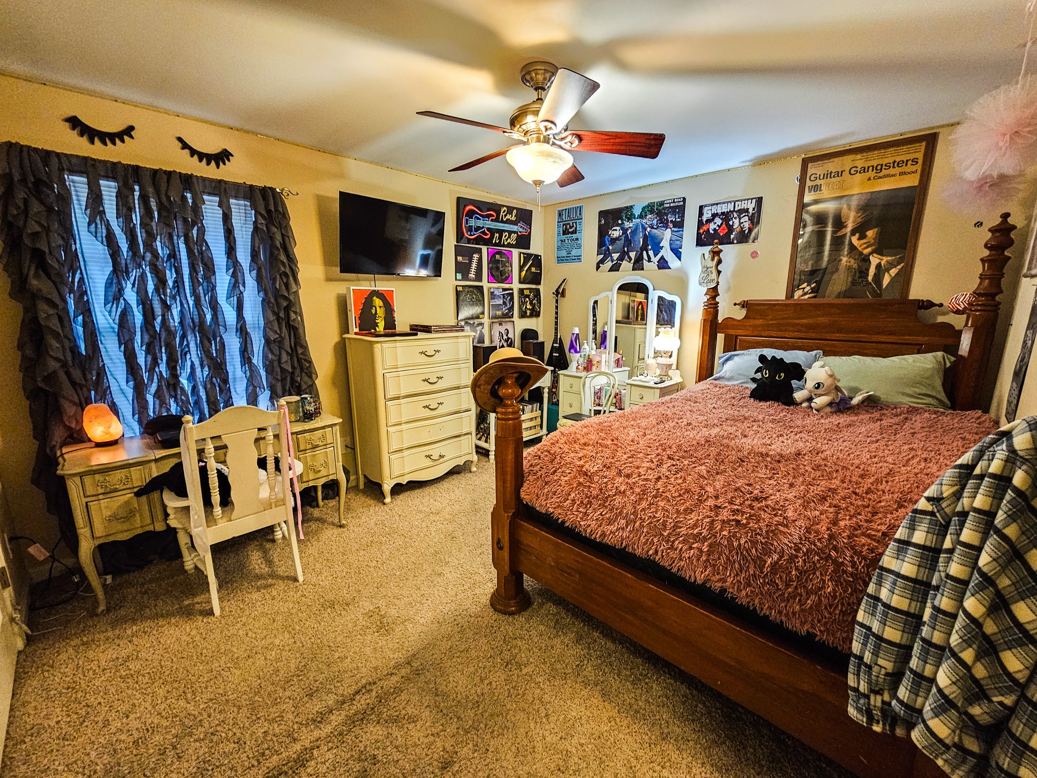 223 Rich Road Unionville, TN 37180 - Photo 21 of 31 a bed room with a bed and a chair