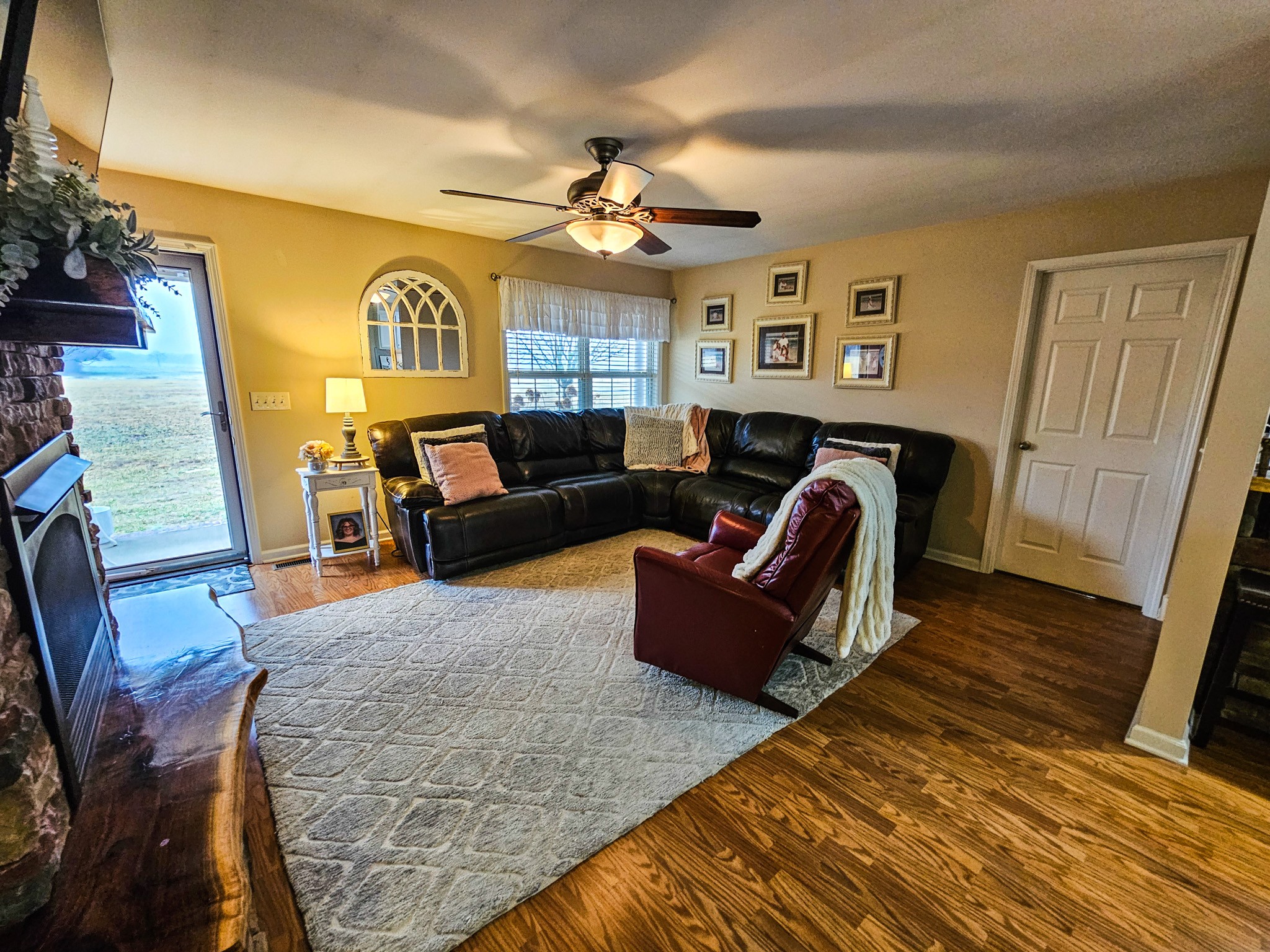 223 Rich Road Unionville, TN 37180 - Photo 3 of 31 a living room with furniture