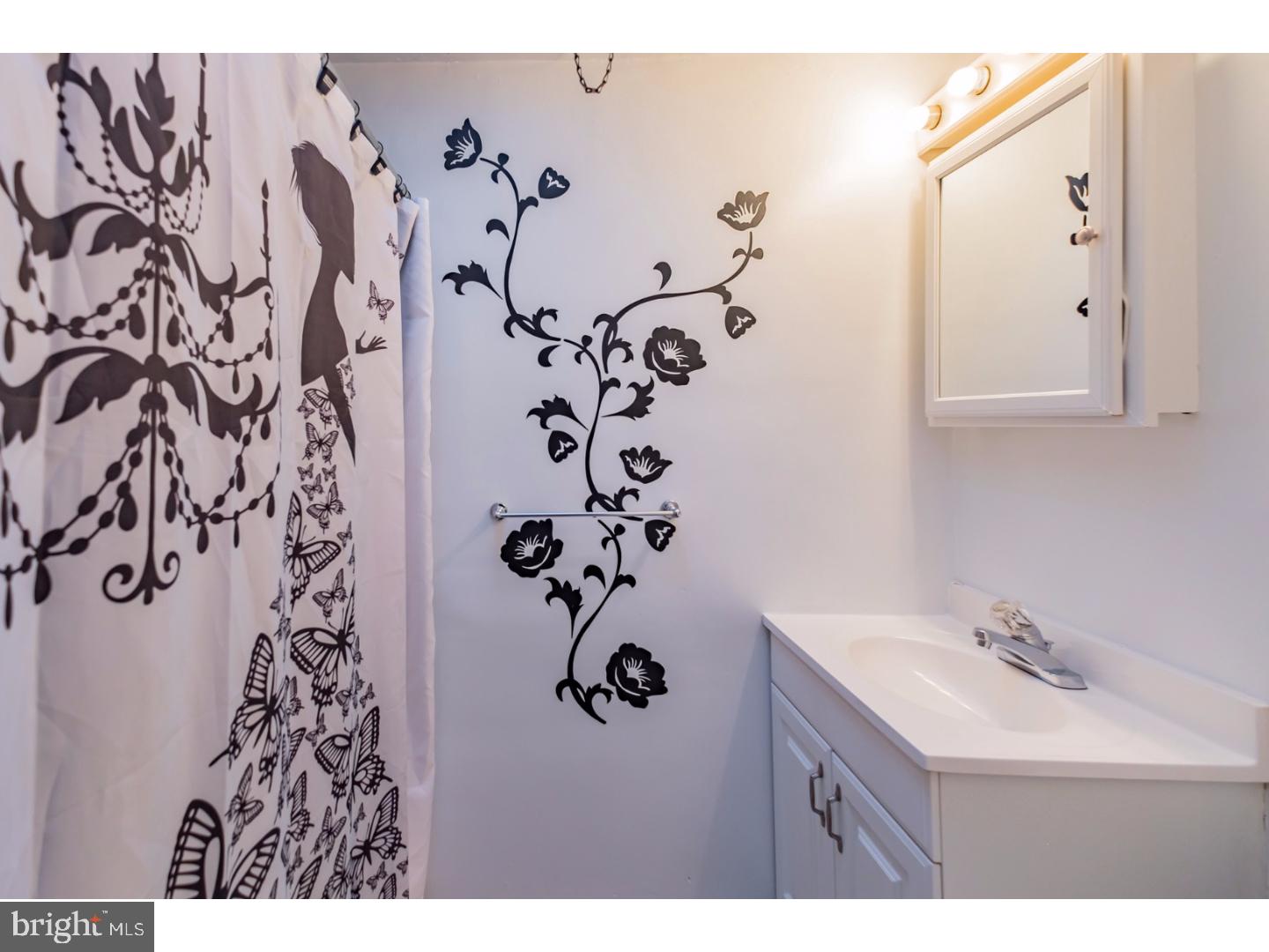 1918 Carter Road Folcroft, PA 19032 - Photo 11 of 25 Bathroom