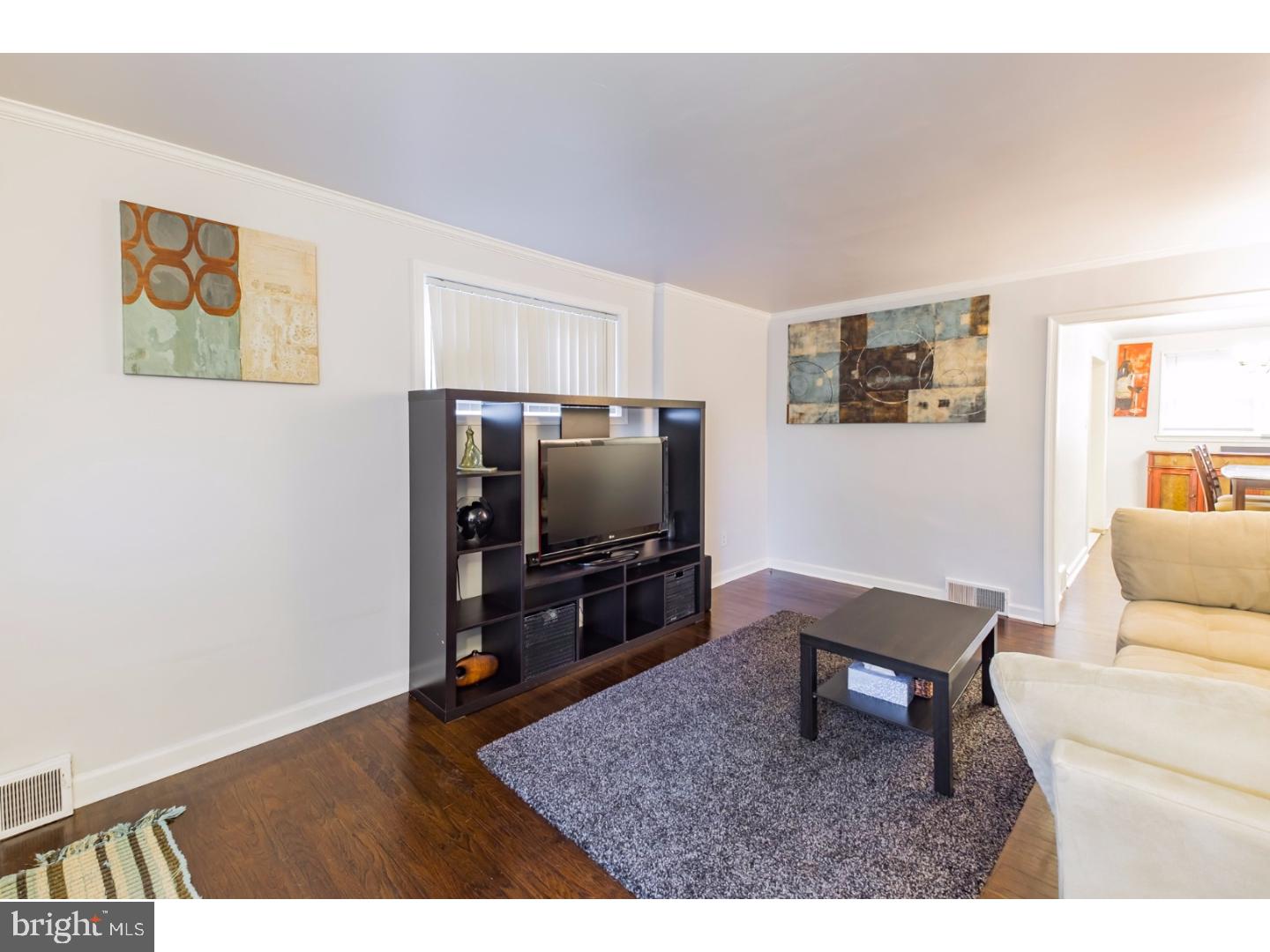 1918 Carter Road Folcroft, PA 19032 - Photo 5 of 25 Living Room