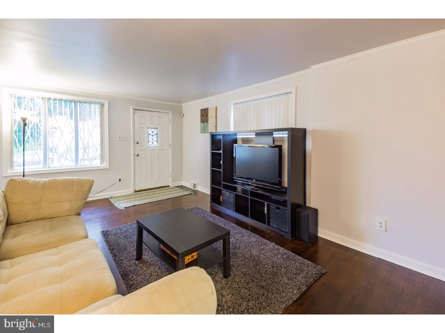 1918 Carter Road Folcroft, PA 19032 - Photo 6 of 25 Living Room
