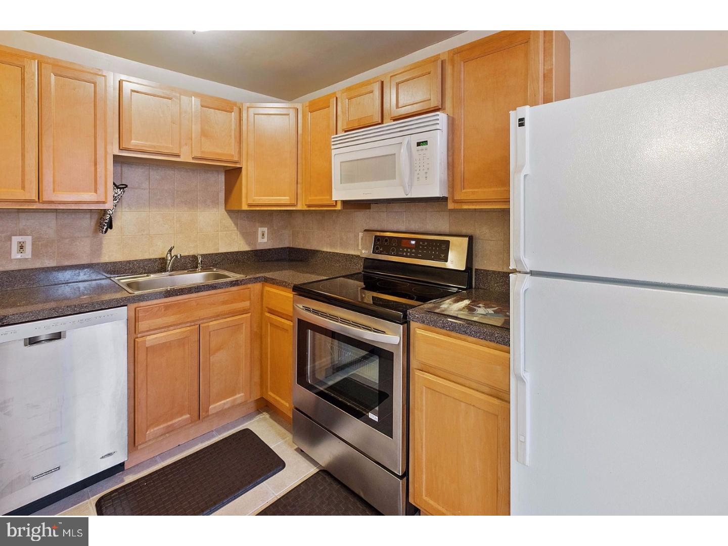 1918 Carter Road Folcroft, PA 19032 - Photo 10 of 25 Kitchen