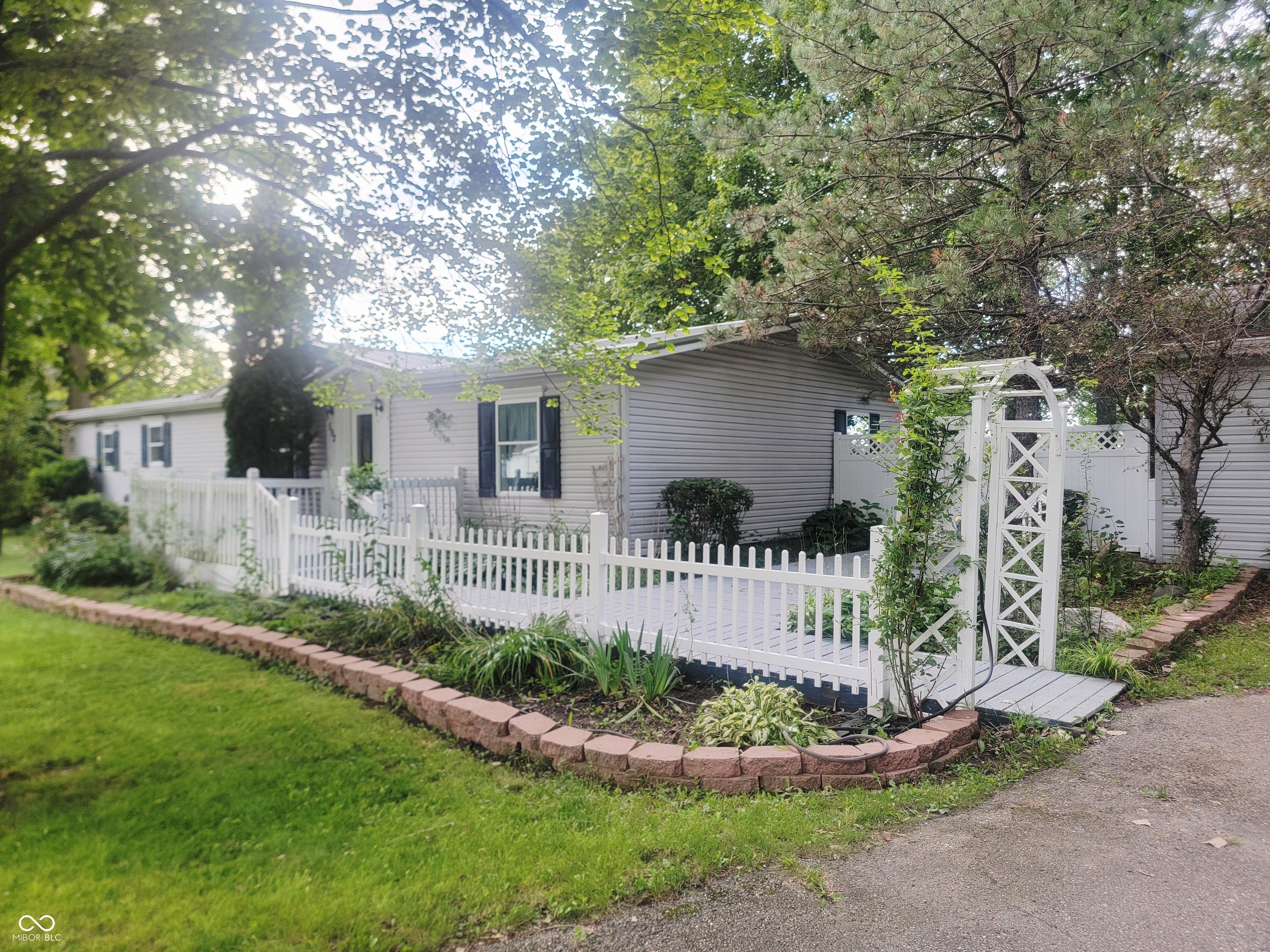 592 North Paradise Drive Rochester, IN 46975 - Photo 1 of 42 Gallery Image 1