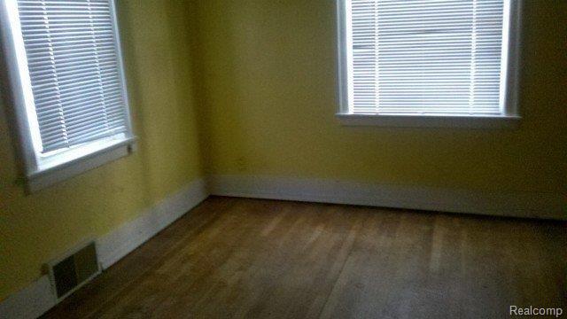 7072 Linden Road Swartz Creek, MI 48473 - Photo 5 of 13 living room