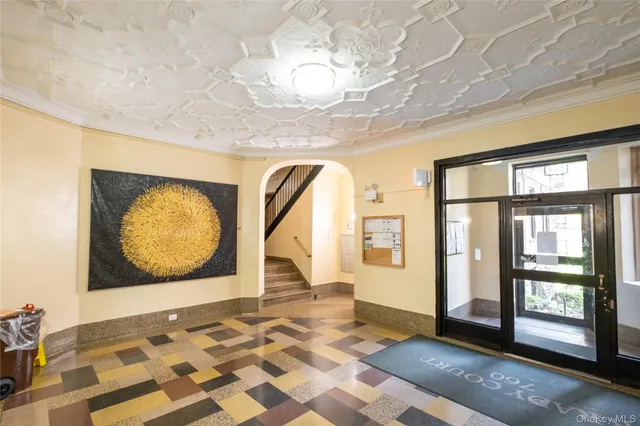 $185,000 | 760 Brady Avenue, Unit 417 | Pelham Parkway