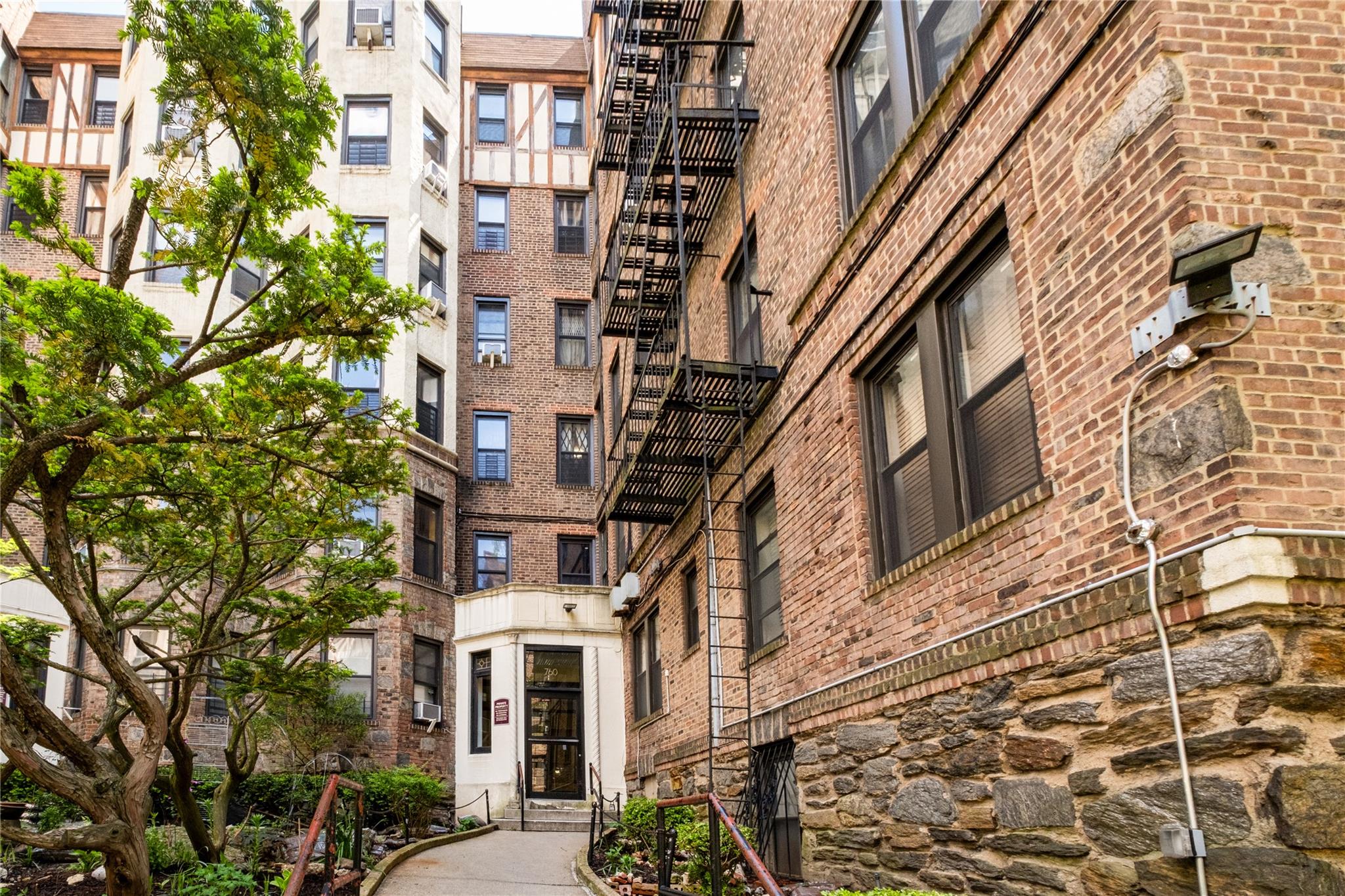 760 Brady Avenue, Unit 417 Bronx, NY 10462 - Photo 6 of 27 a view of a building