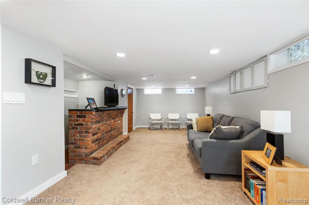 2570 Manchester Road Birmingham, MI 48009 - Photo 22 of 41