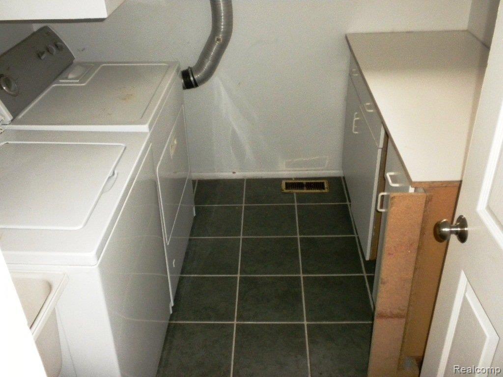 429 Rochdale Drive South Rochester, MI 48309 - Photo 16 of 17 Laundry Room