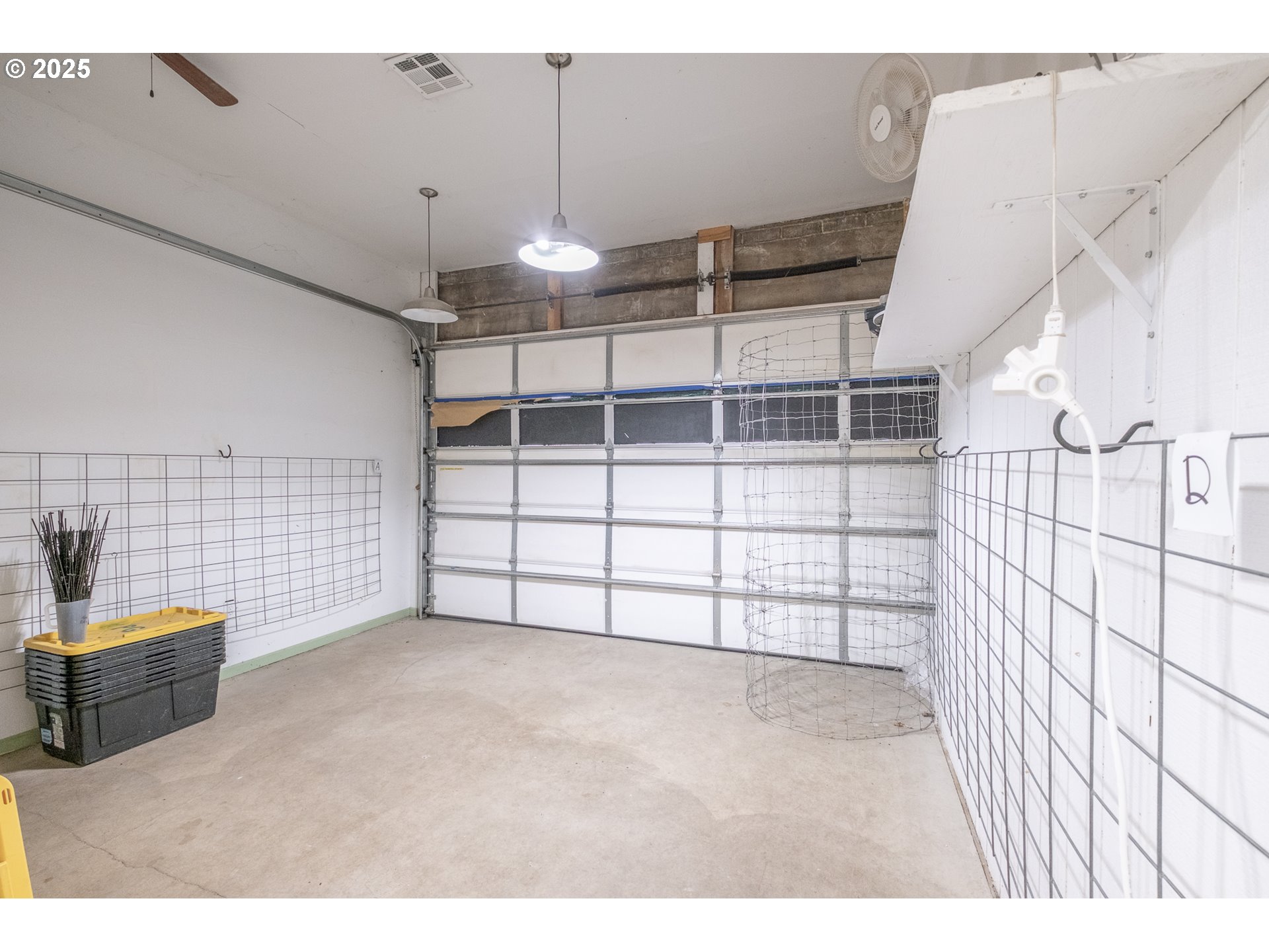 55 Q Street Cottage Grove, OR 97424 - Photo 18 of 36 a view of a garage