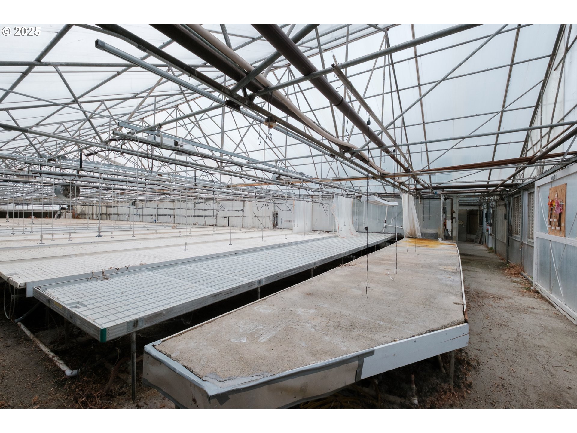 55 Q Street Cottage Grove, OR 97424 - Photo 22 of 36 a view of a roof deck