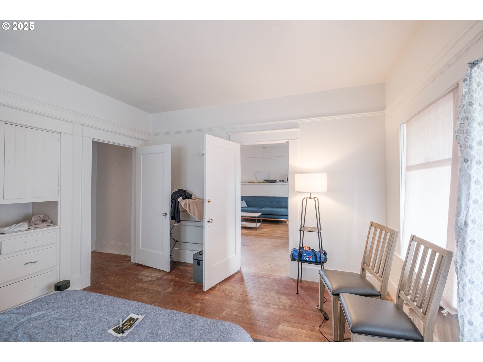 55 Q Street Cottage Grove, OR 97424 - Photo 34 of 36 a living room with furniture and a wooden floor
