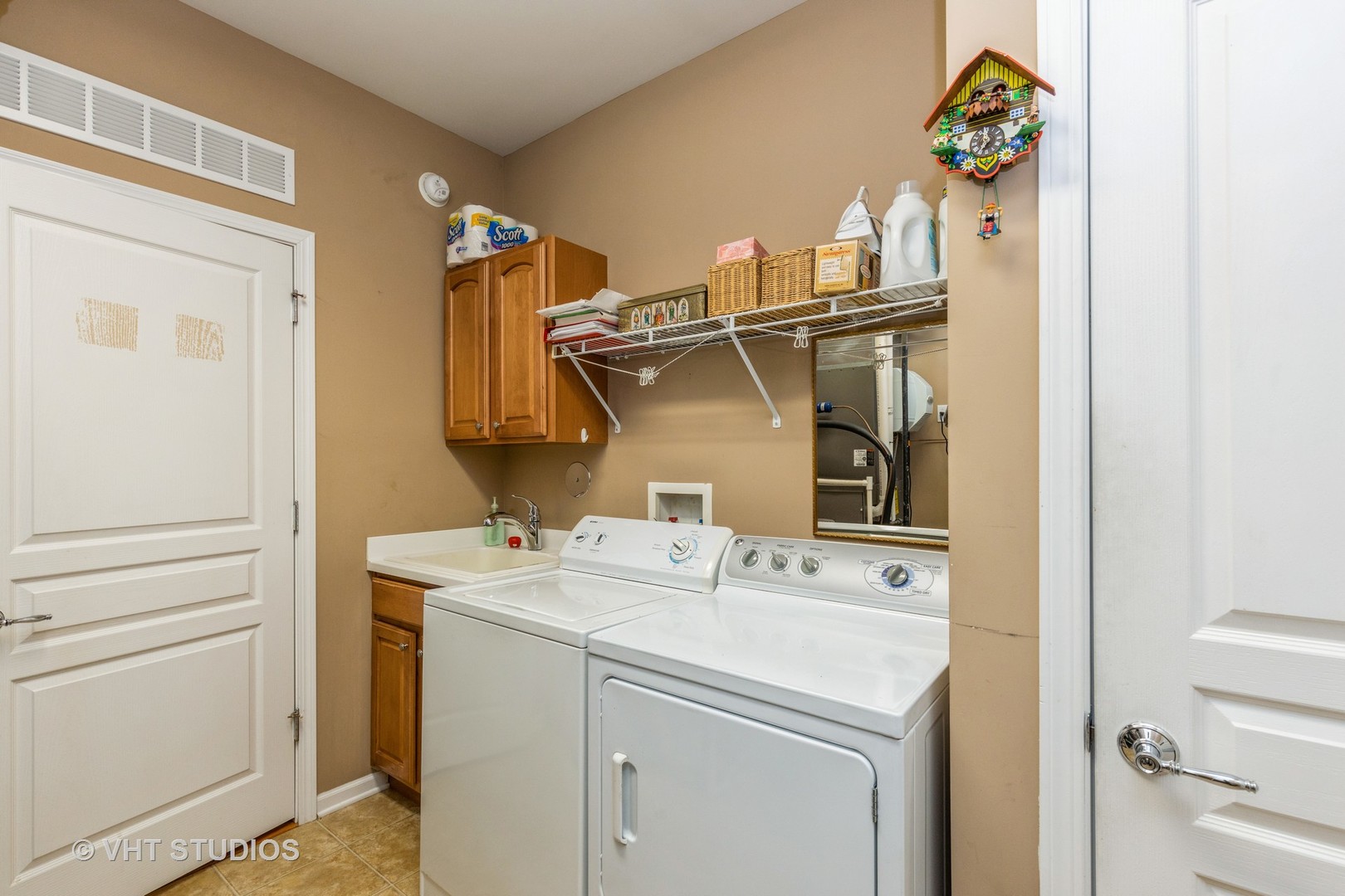 2832 Cascade Falls Circle Elgin, IL 60124 - Photo 20 of 37 a utility room with dryer and washer
