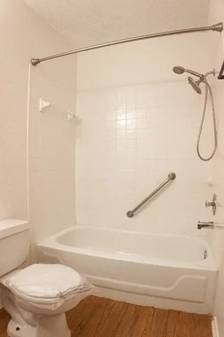 a view of livingroom with furniture