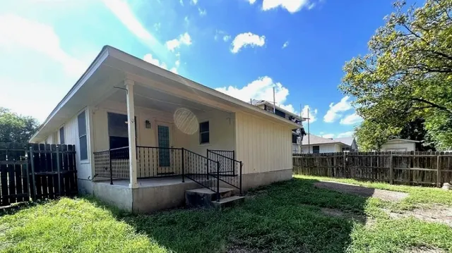 $1,950 | 8137 Huddleston Lane, Austin, TX 78748
