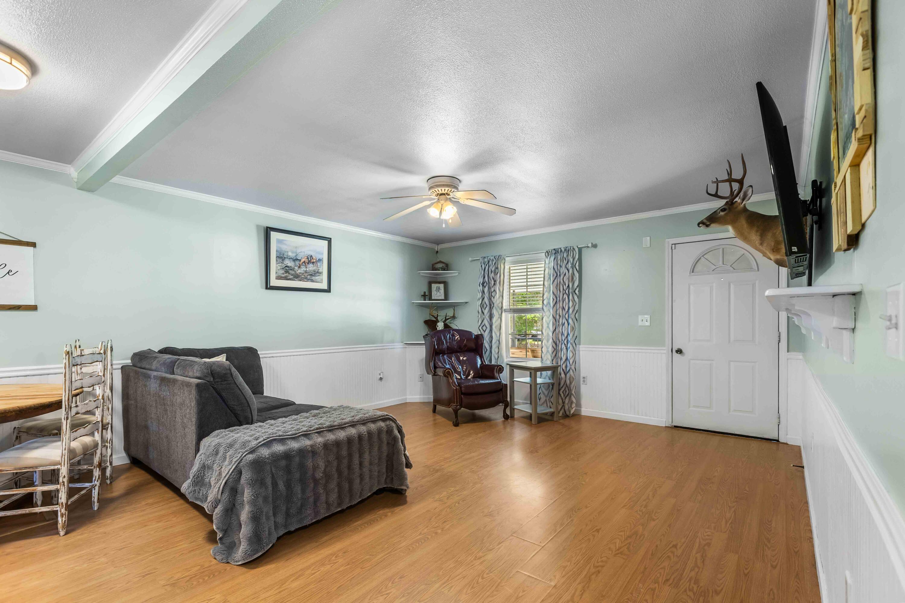 589 Back Field Road Walterboro, SC 29488 - Photo 10 of 30 Living room 3