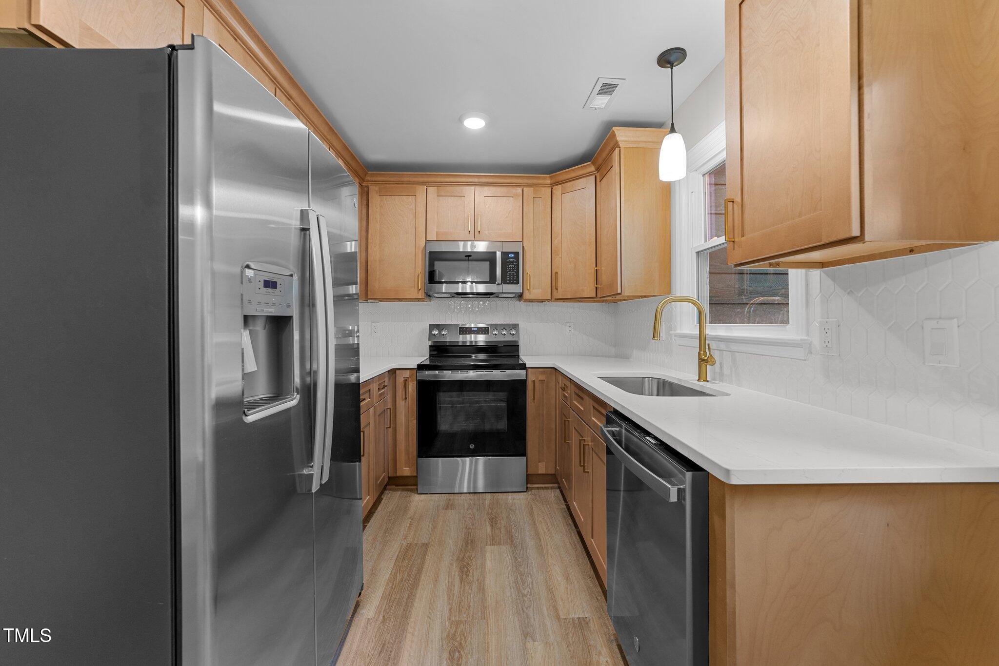 708 Powell Drive, Unit B Raleigh, NC 27606 - Photo 12 of 43 10-web-or-mls-3D5A9203