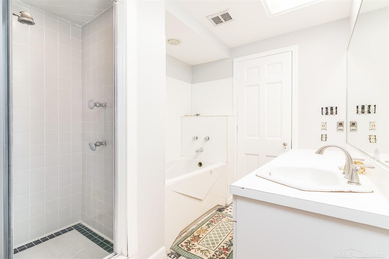 621 South Oxford Road Grosse Pointe Woods, MI 48236 - Photo 28 of 57