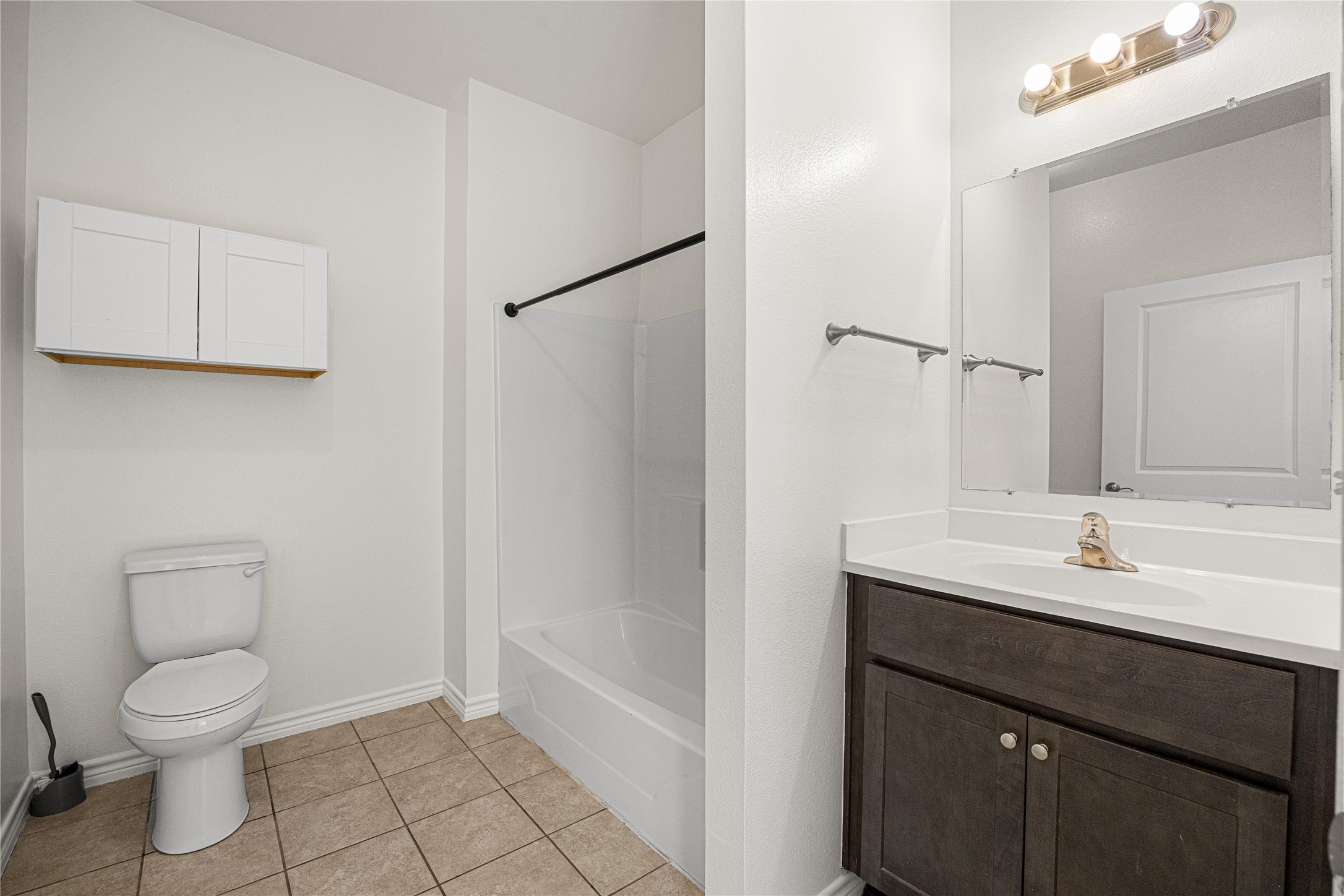 28096 7 Sisters Road, Unit A New Caney, TX 77357 - Photo 14 of 19 Primary bath