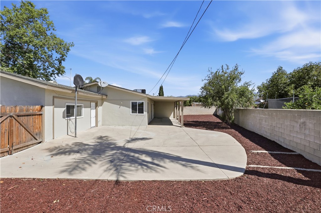 1375 North Chestnut Avenue Rialto, CA 92376 - Photo 37 of 45