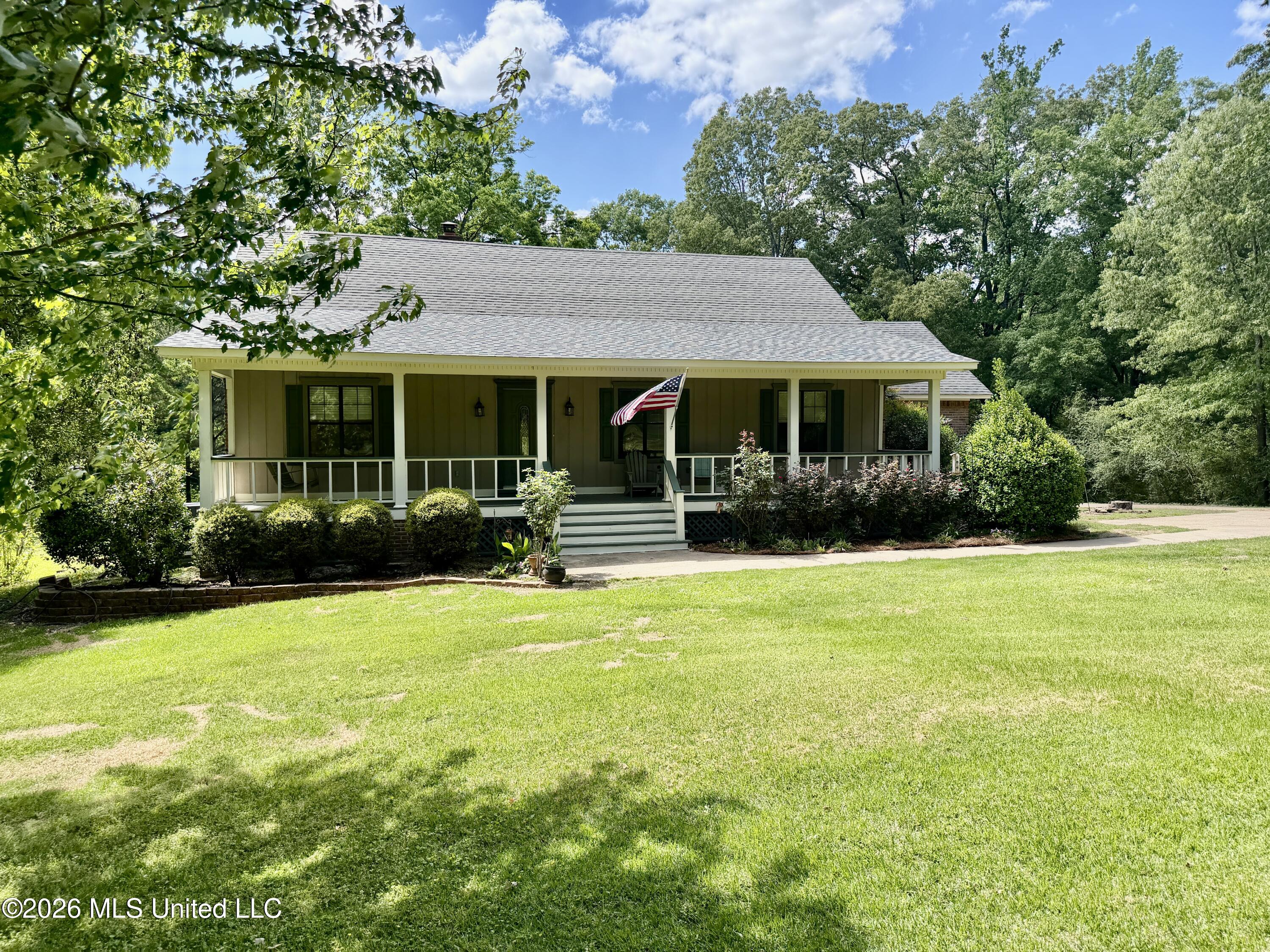 215 Trace Circle Raymond, MS 39154 - Photo 2 of 48 IMG_2380