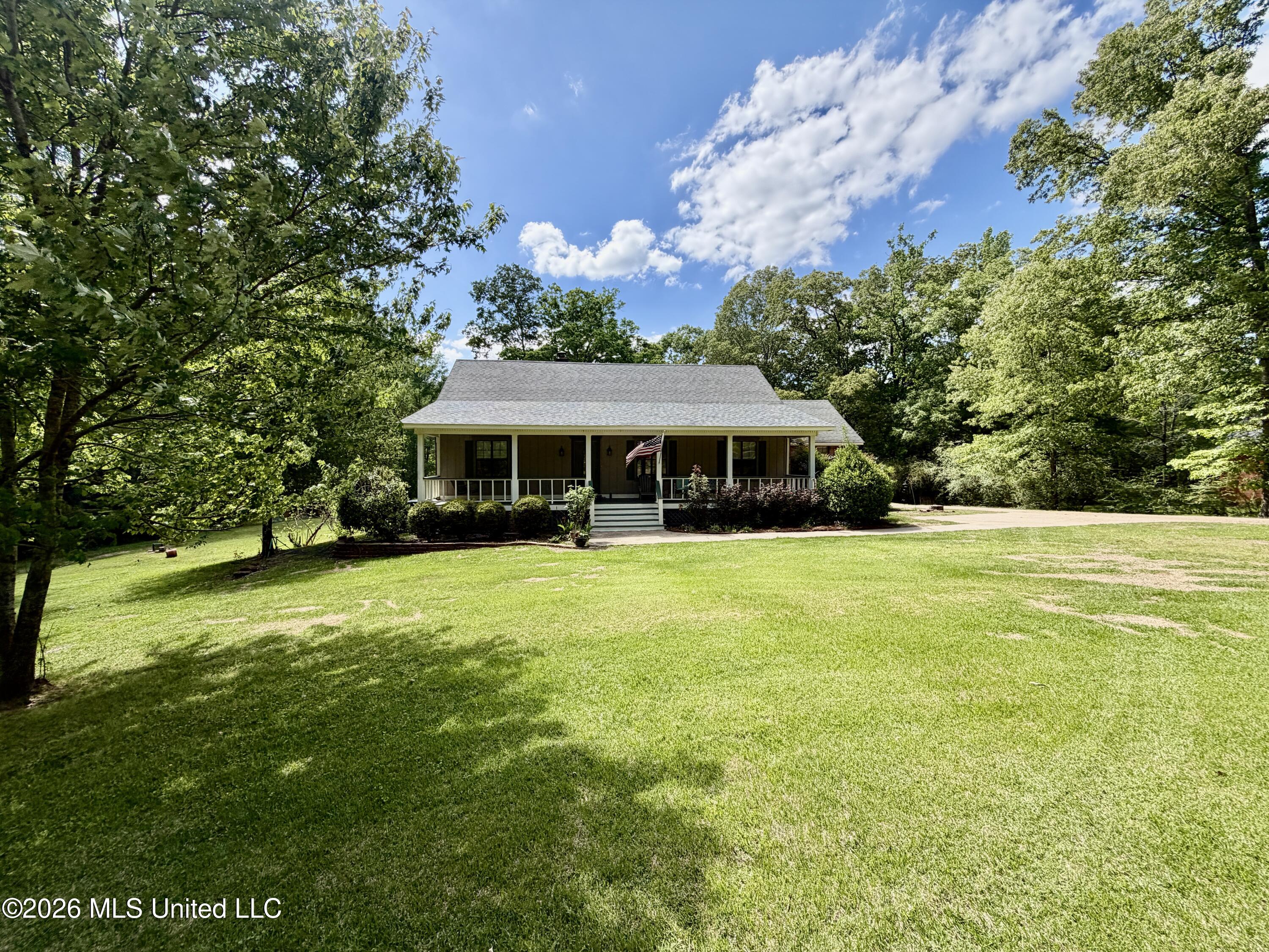 215 Trace Circle Raymond, MS 39154 - Photo 3 of 48 IMG_2379