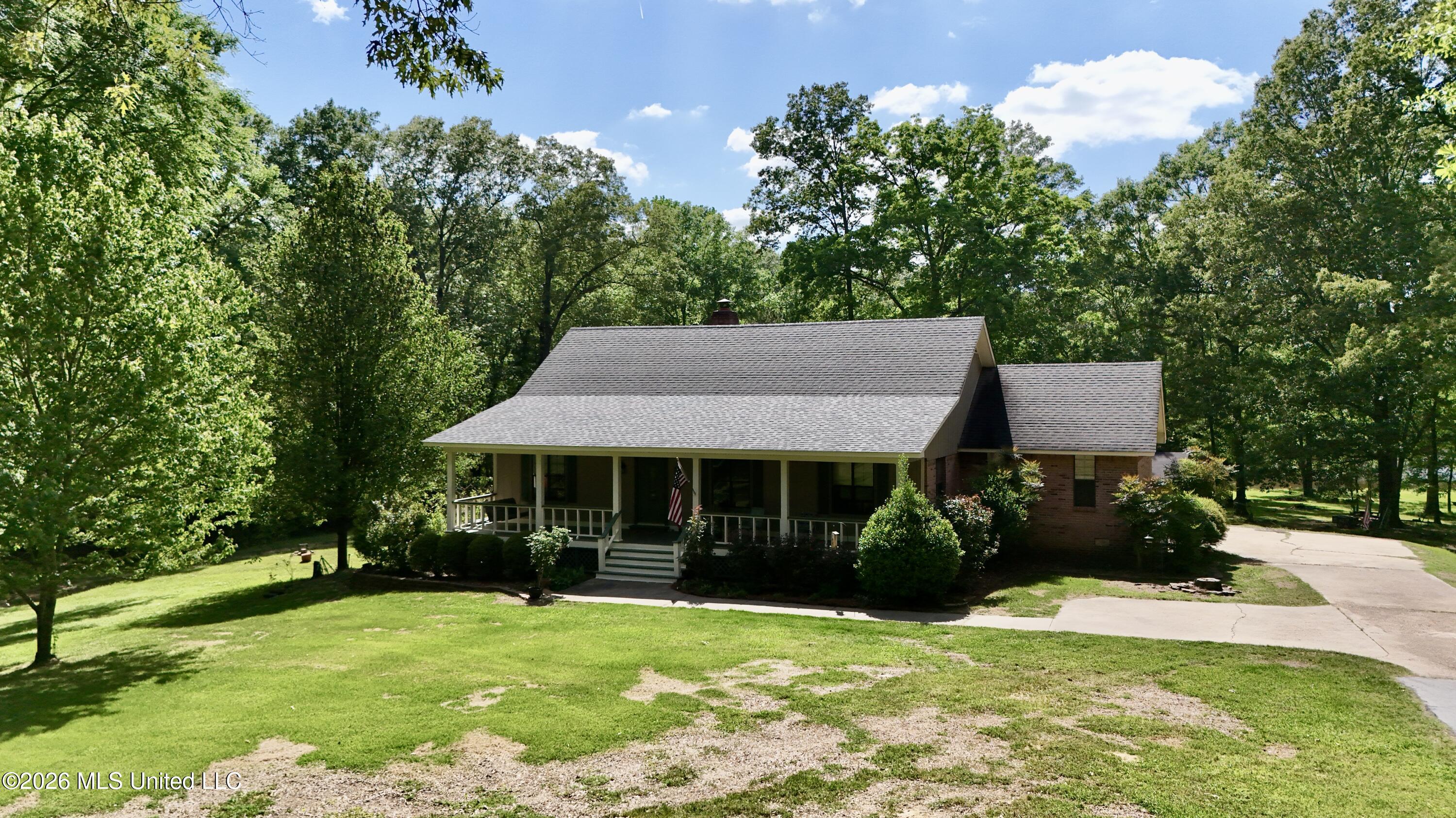 215 Trace Circle Raymond, MS 39154 - Photo 5 of 48 dji_fly_20260414_153546_0914_17761986779