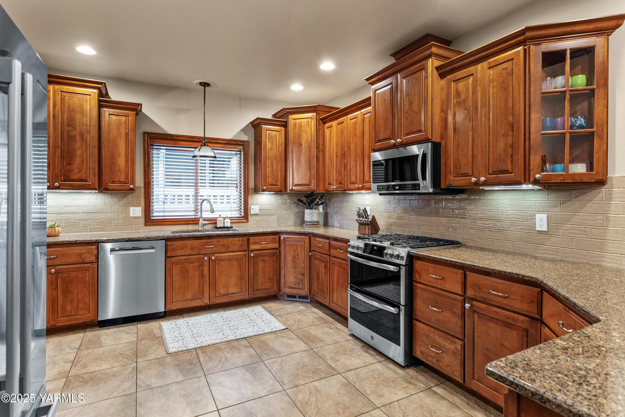 8838 Braeburn Loop Yakima, WA 98903 - Photo 11 of 45 8838Braeburn_13