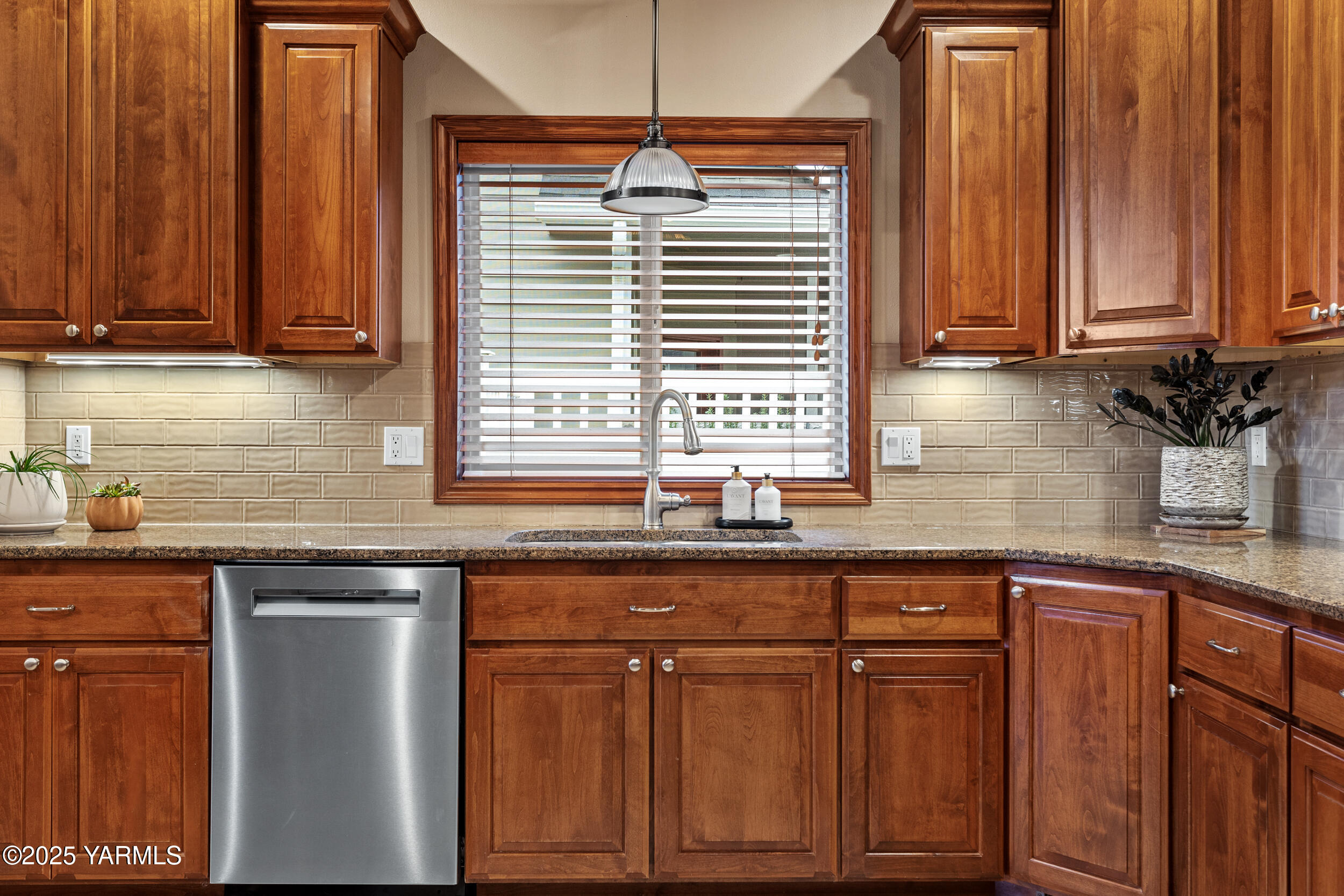 8838 Braeburn Loop Yakima, WA 98903 - Photo 13 of 45 8838Braeburn_14