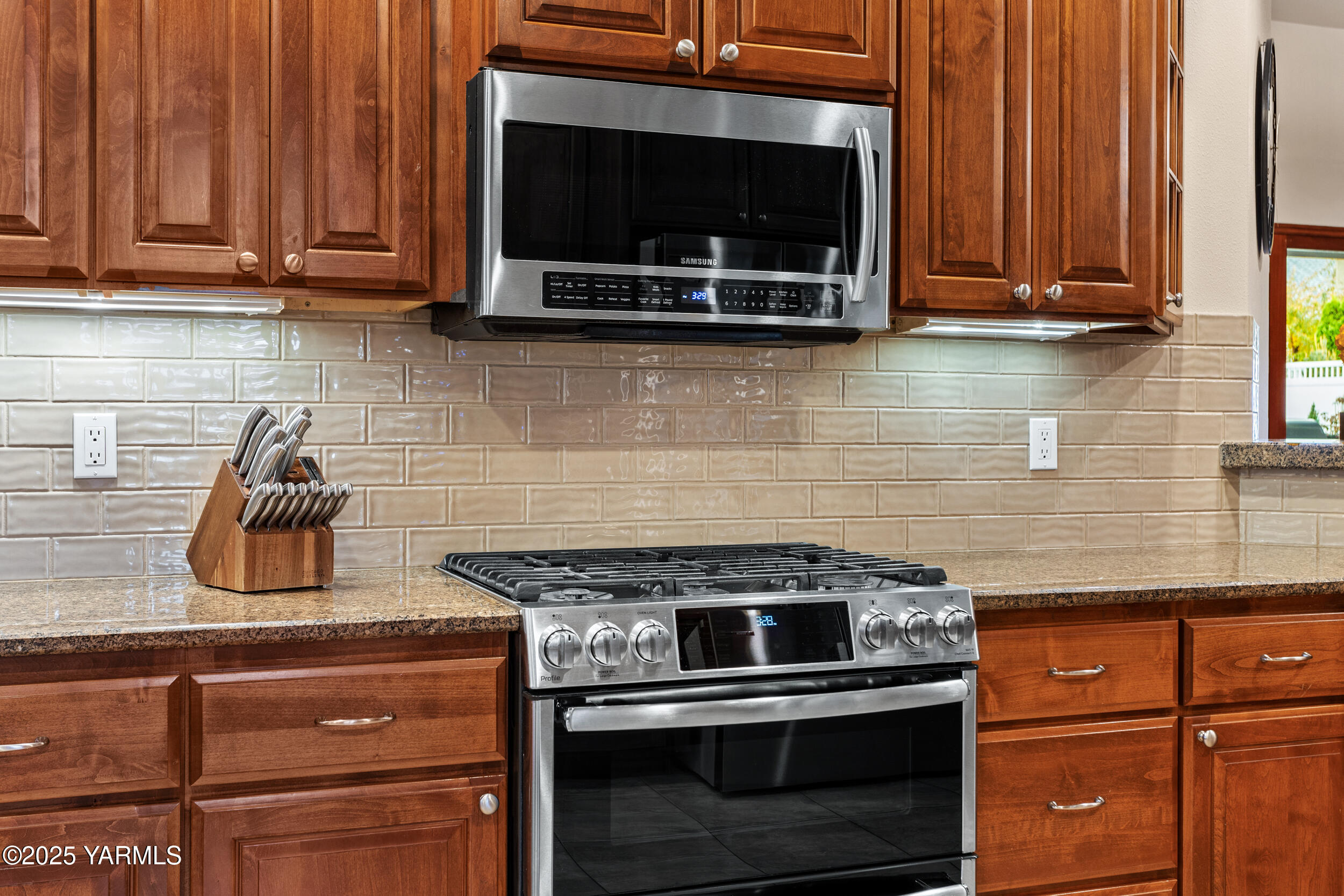 8838 Braeburn Loop Yakima, WA 98903 - Photo 14 of 45 8838Braeburn_16