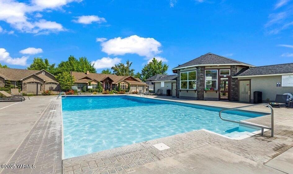 8838 Braeburn Loop Yakima, WA 98903 - Photo 44 of 45 pool