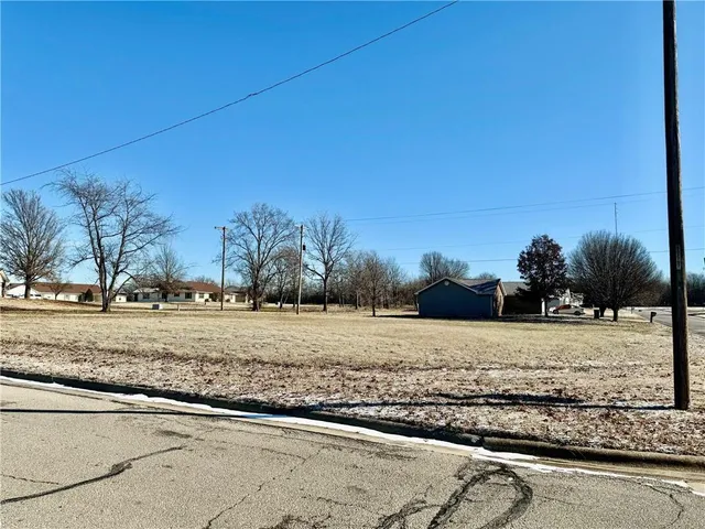 $9,900 | 321 Kay Lane, Parsons, KS 67357