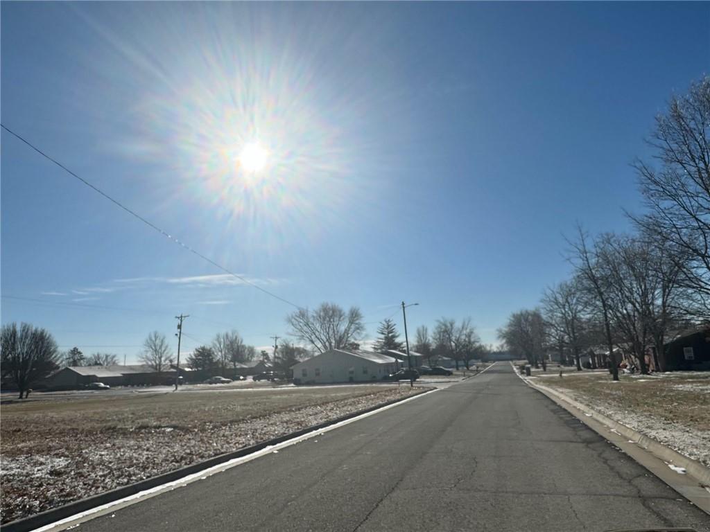 321 Kay Lane Parsons, KS 67357 - Photo 3 of 4