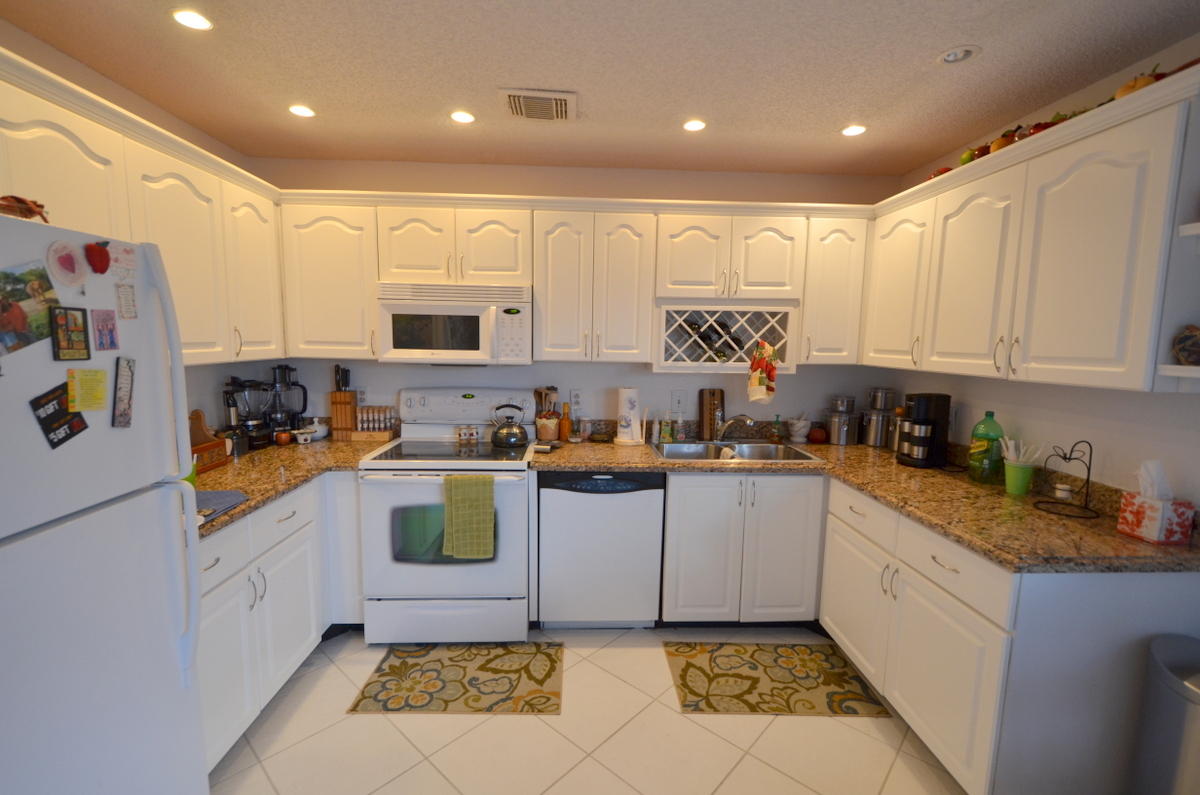 9142 Southwest 22nd Street, Unit A Boca Raton, FL 33428 - Photo 8 of 31 DSC_3719-001