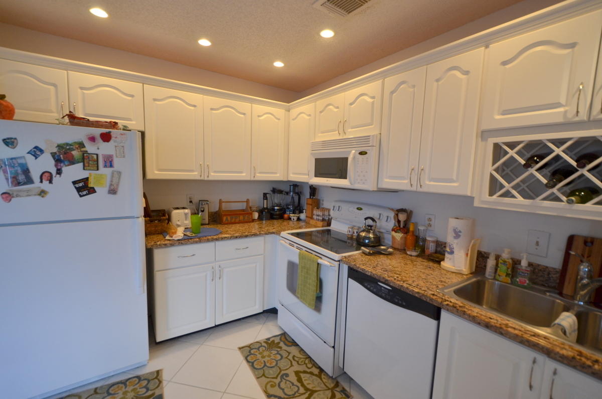 9142 Southwest 22nd Street, Unit A Boca Raton, FL 33428 - Photo 9 of 31 DSC_3723-001