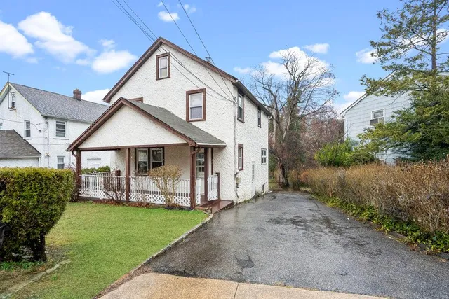 $925,000 | 43 Van Nostrand Avenue, Great Neck, NY 11024