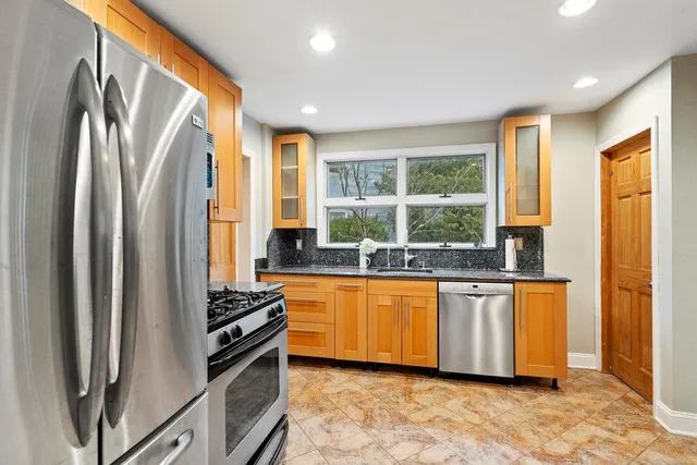 $925,000 | 43 Van Nostrand Avenue, Great Neck, NY 11024