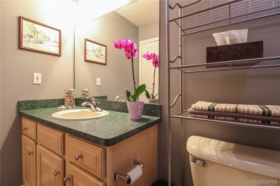 522 Bloomer Ridge Drive Rochester, MI 48307 - Photo 19 of 38 019-Bathroom-4553179-medium.jpg