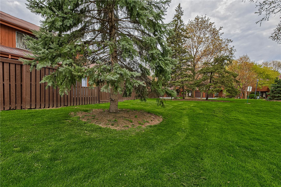 79 Wintergreen Way Rochester, NY 14618 - Photo 4 of 42