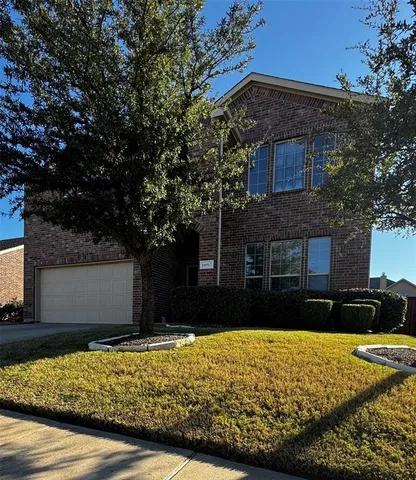 a front view of house with yard