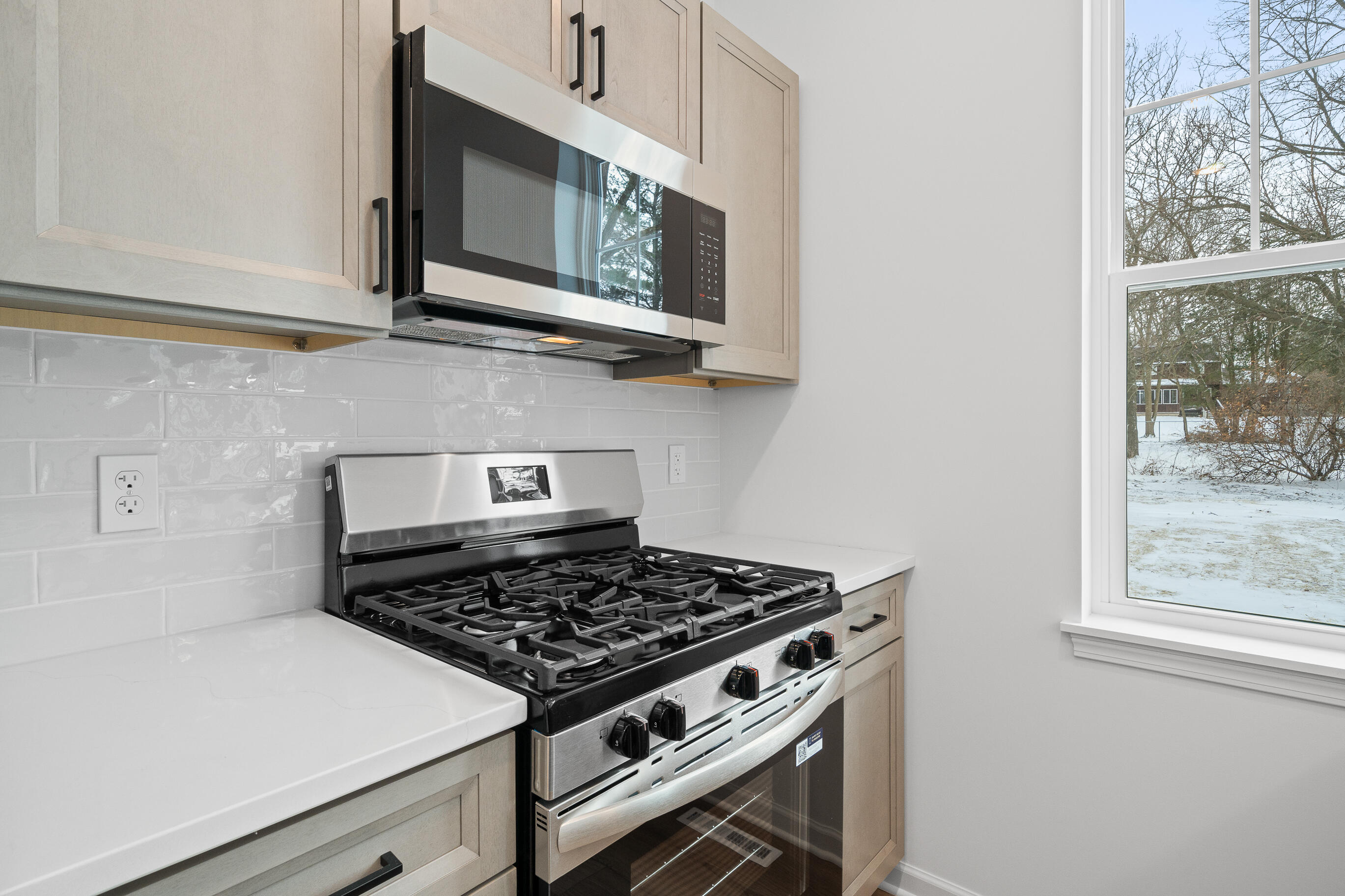 1589 Meadowview Court Whitewater, WI 53190 - Photo 15 of 27 Tile Backsplash