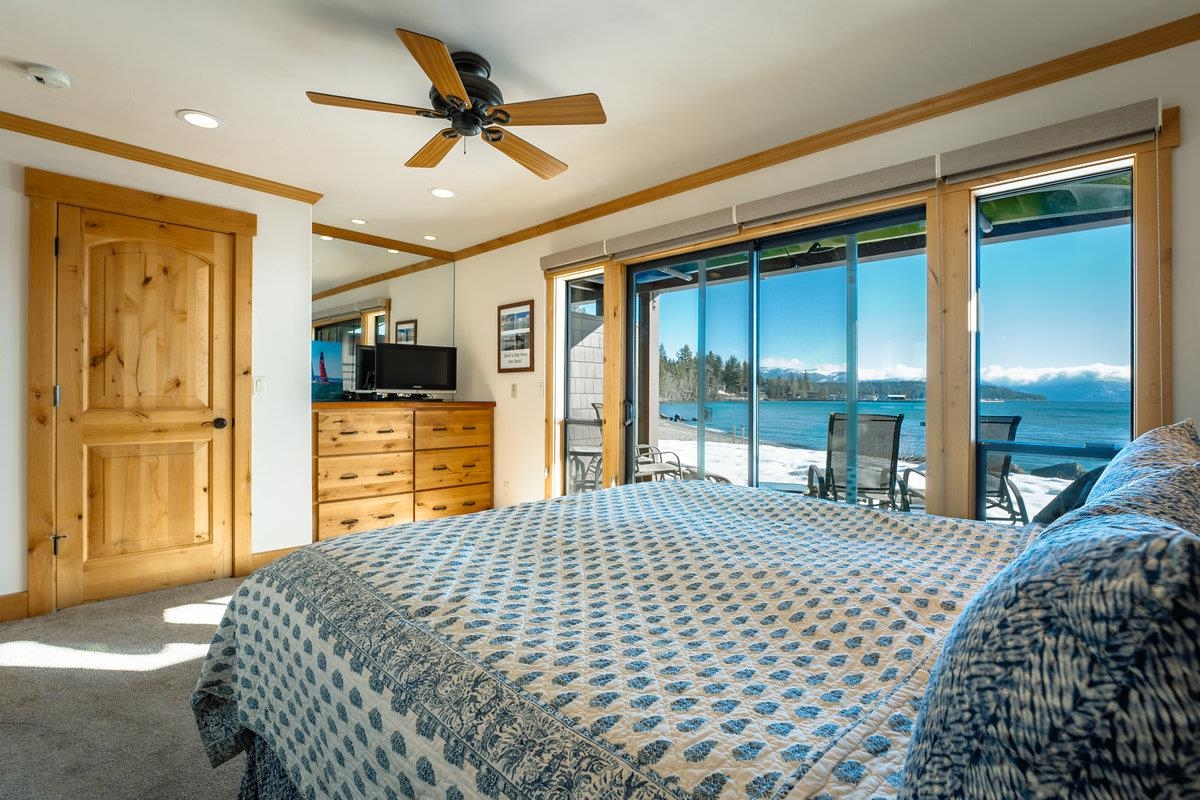 270 North North Lake Boulevard, Unit 39 Tahoe City, CA 96145 - Photo 13 of 28 a bedroom with a bed and a television