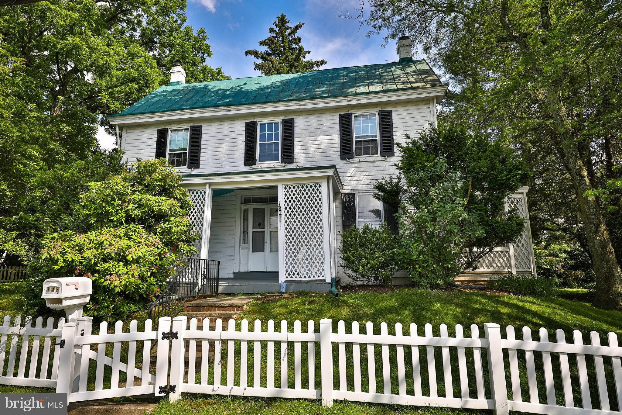 732 Spring Lane Philadelphia, PA 19128 - Photo 1 of 37 Gallery Image 1