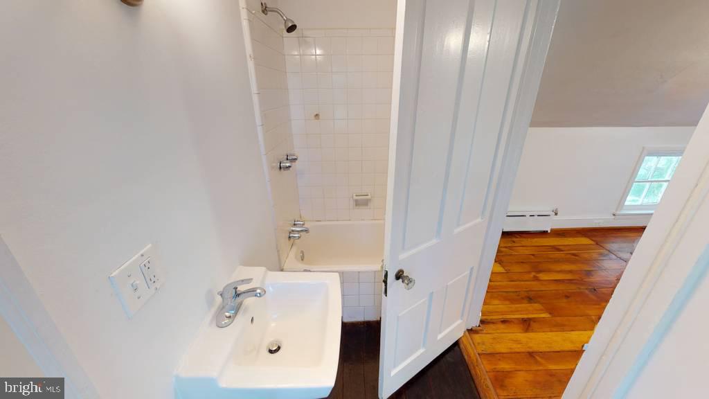 732 Spring Lane Philadelphia, PA 19128 - Photo 23 of 37 second floor bath ensuite
